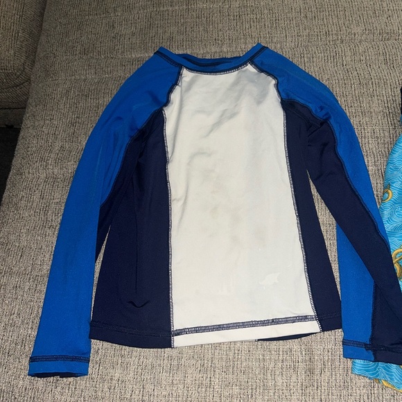 Boys size 5T swim trunks and rash guard top - Picture 4 of 5